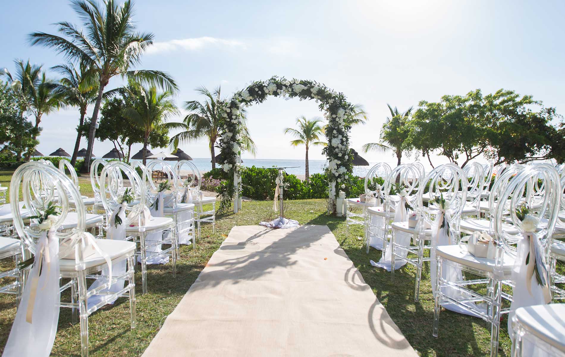 Ceremonia de boda frente al mar